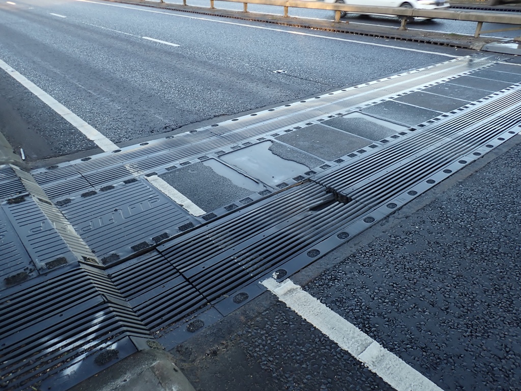 Expansion joint innovation on River Nene viaduct