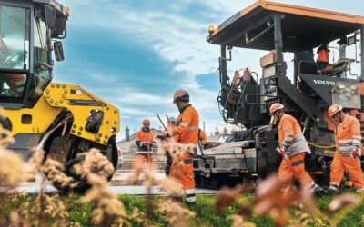 Bouygues plans 30,000 hires