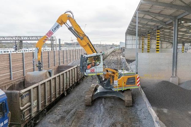 DB Cargo UK picks Liebherr for aggregate handling