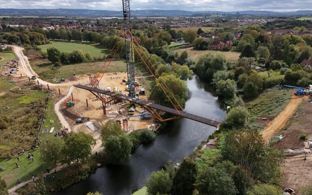 Hampton Bridge lifted into place